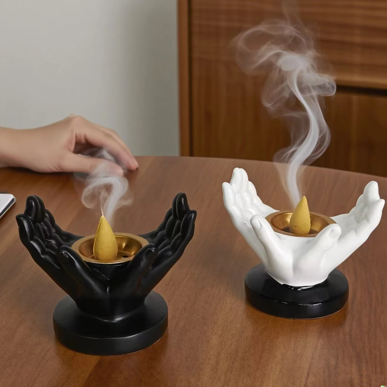 Brûle-encens main de Bouddha résine dorée déco zen méditation