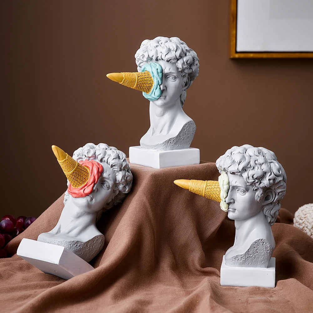 Figurine David glace résine ambiance étagère bureau déco design